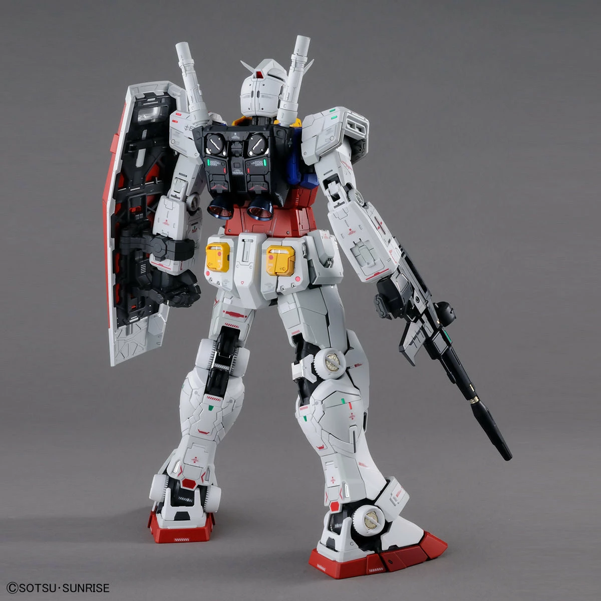 Bandai PG 1/60 Rx-78-2 Unleashed 2.0 6 Bandai PG 1/60 Rx-78-2 Unleashed 2.0 - Image 4