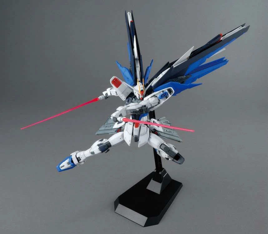 Bandai MG 1/100 Freedom Gundam (Ver 2.0) 15 Bandai MG 1/100 Freedom Gundam (Ver 2.0) - Image 13
