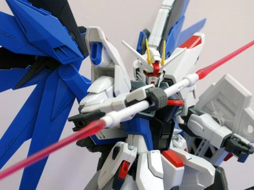 BANDAI Gundam ZGMF-X10A Freedom Gundam MG 1/100 Scale 7 BANDAI Gundam ZGMF-X10A Freedom Gundam MG 1/100 Scale - Image 5