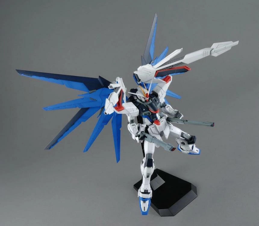 Bandai MG 1/100 Freedom Gundam (Ver 2.0) 9 Bandai MG 1/100 Freedom Gundam (Ver 2.0) - Image 7